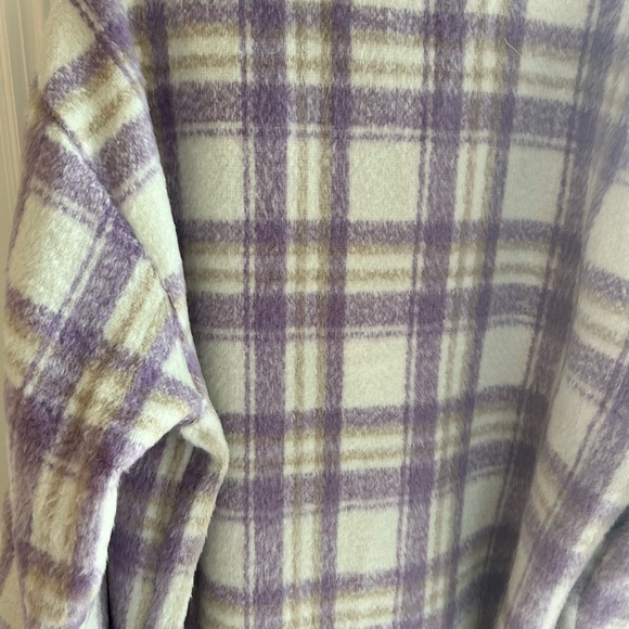 SMALL/MEDIUM Davi & Dani Shacket purchased from @karisfashion - Picture 4 of 6